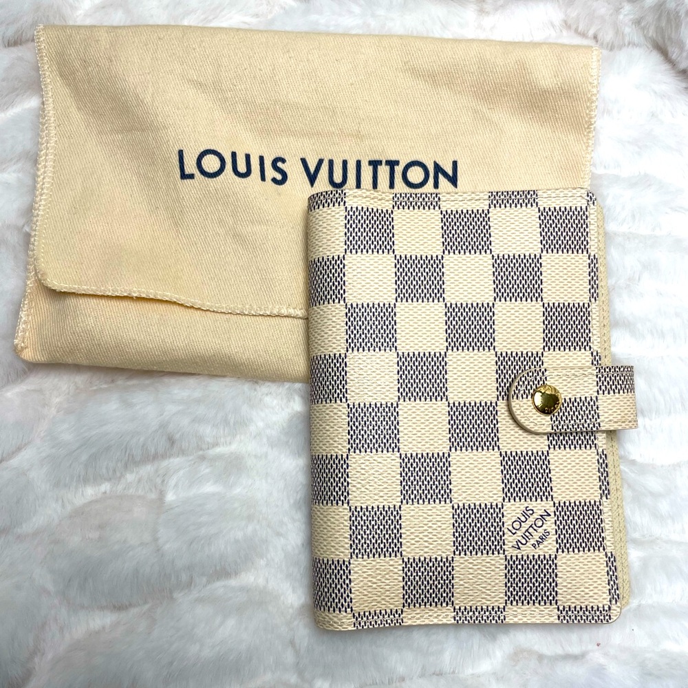 Louis Vuitton Damier Azul Agenda
PM size

EUC
Includes agenda paper 
COA